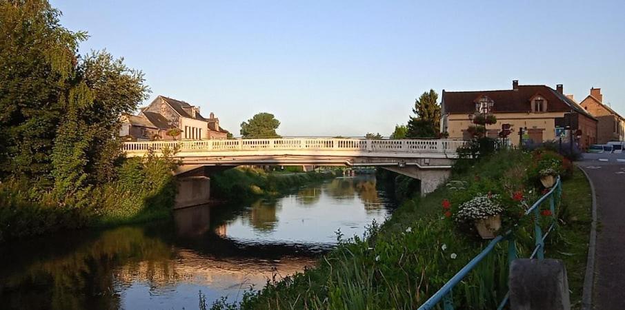 Aux 10 Ponts - Aux Abords Du Fleuve La Somme - La à 30 Min - La Nuit Pour 6 Voyageurs Hébergement de vacances *