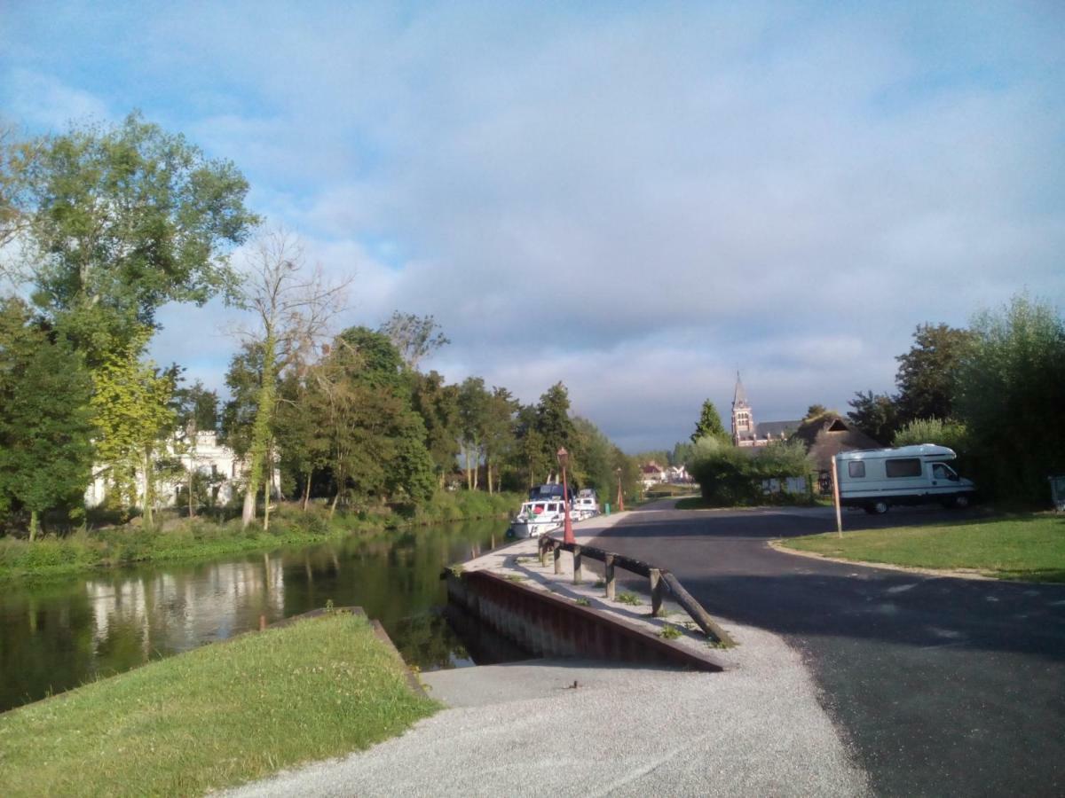 Aux 10 Ponts - Aux Abords Du Fleuve La Somme - La A 30 Min - La Nuit Pour 6 Voyageurs Pont-Remy